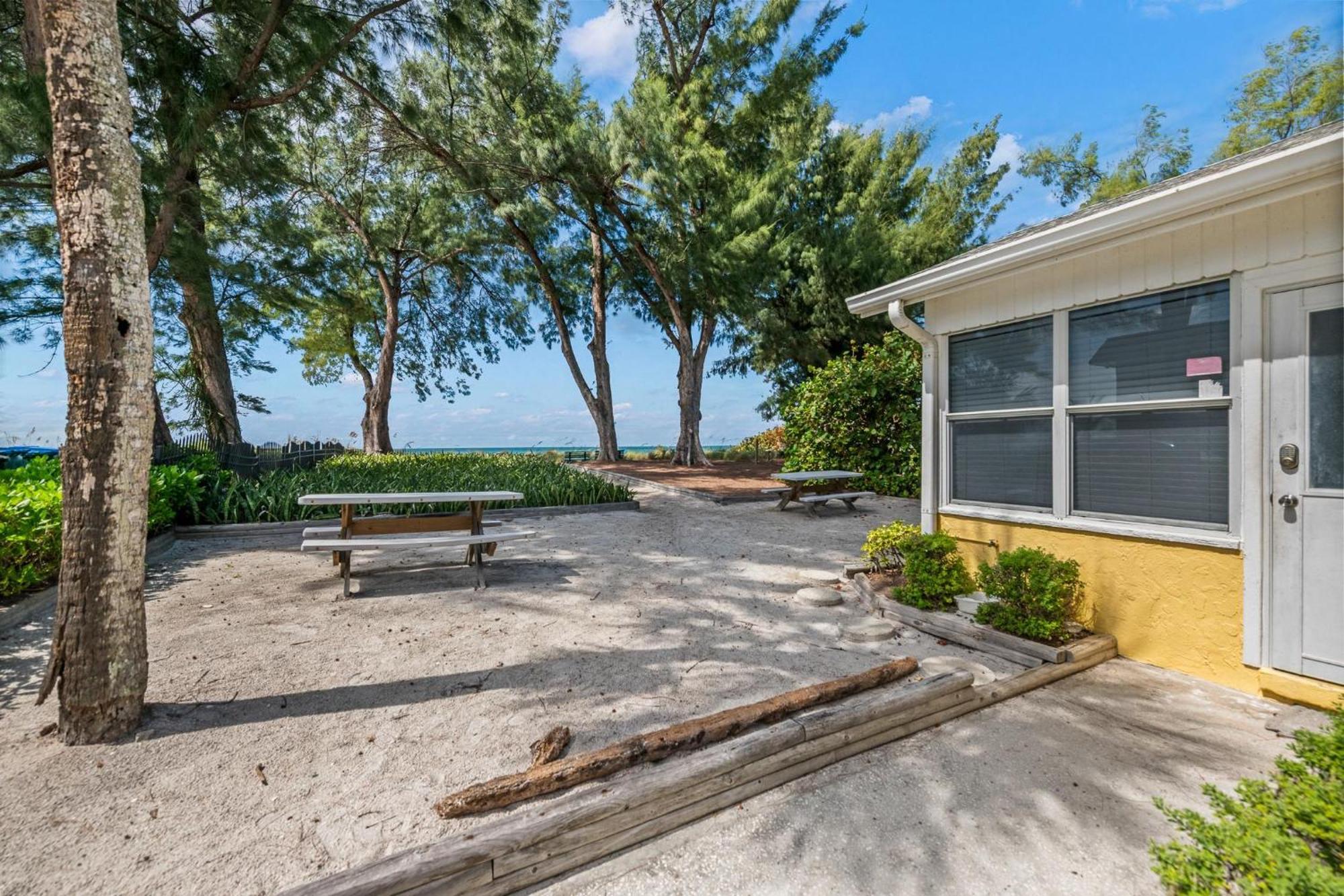 Villa Whispering Waves East Holmes Beach Exterior foto