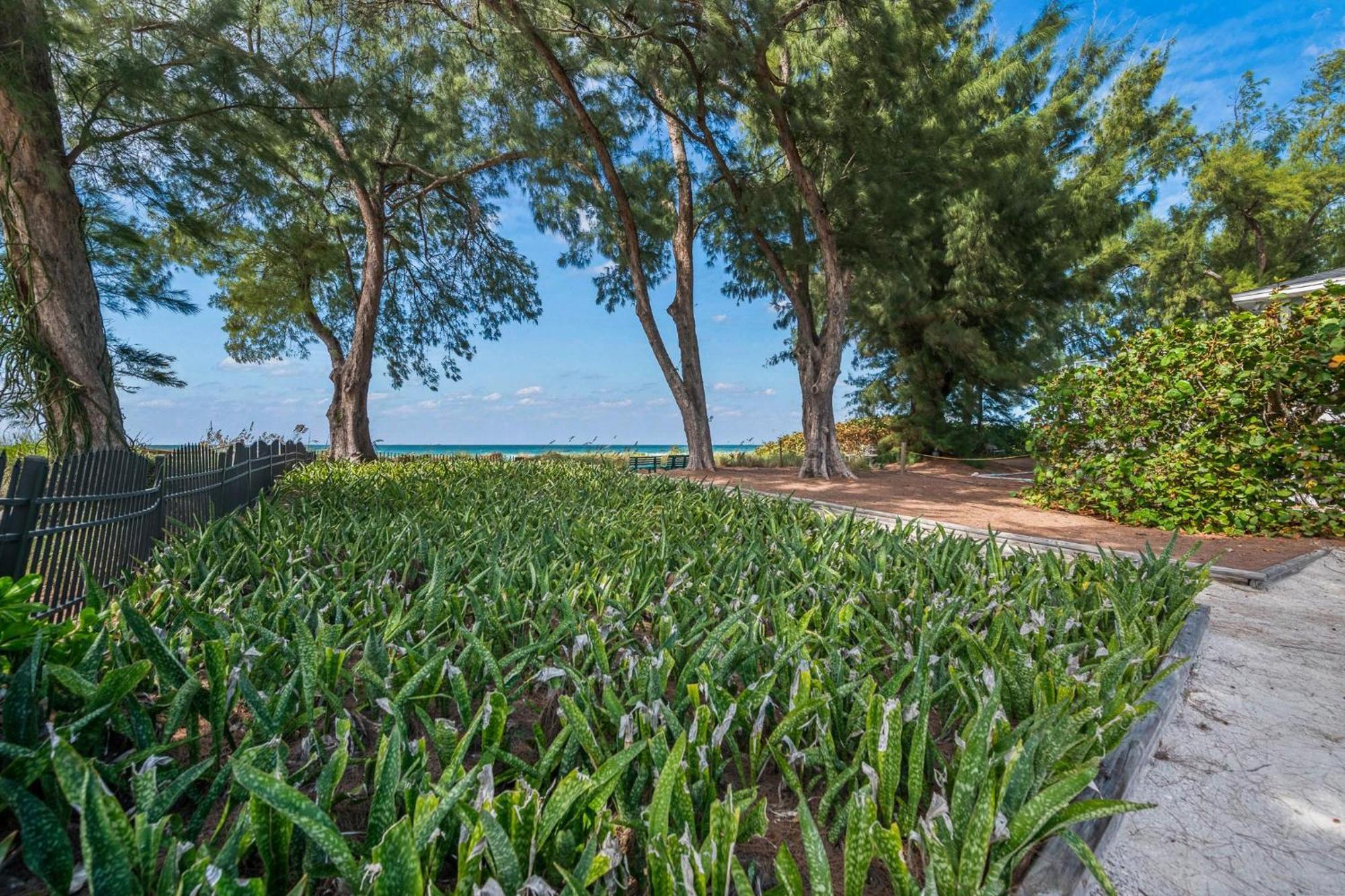 Villa Whispering Waves East Holmes Beach Exterior foto